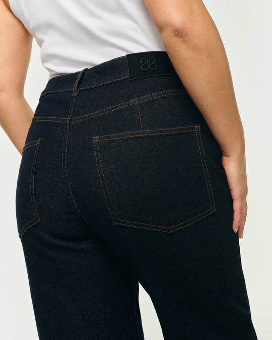 Comfortabele jeans, denimcombinaties en de perfecte pasvorm voor elk lichaamstype. Comfortabele jeans vinden is nog nooit zo eenvoudig geweest.